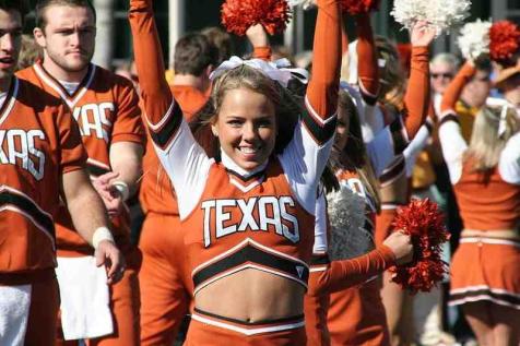 800px-UT_cheerleaders_San_Diego_2007-12-26_0